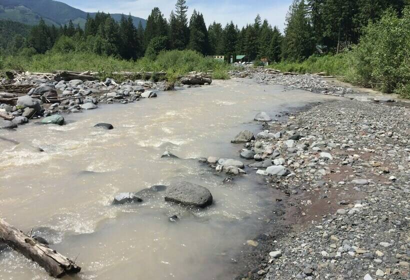 80mbr   Hot Tub   Wifi   Bbq   Wood Stove   Sleeps 9!