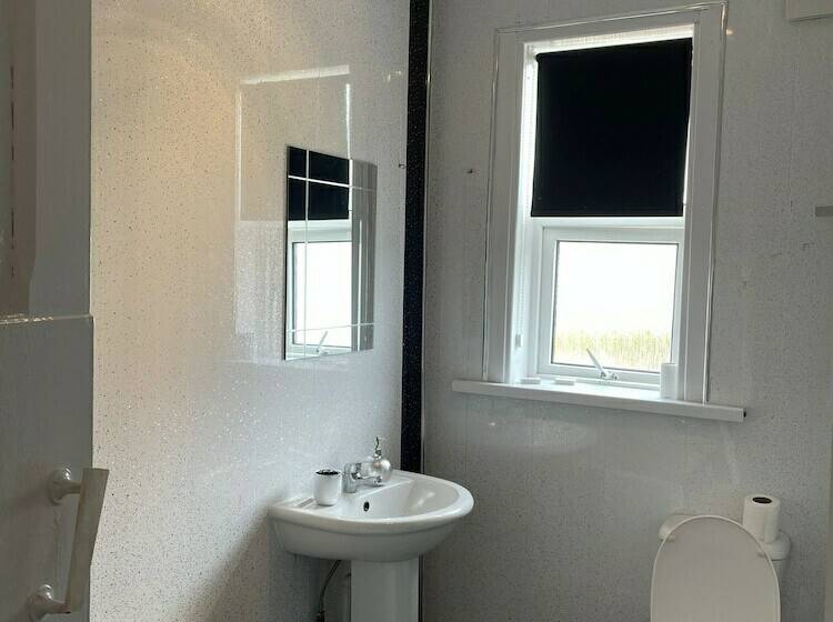 County Cottages South