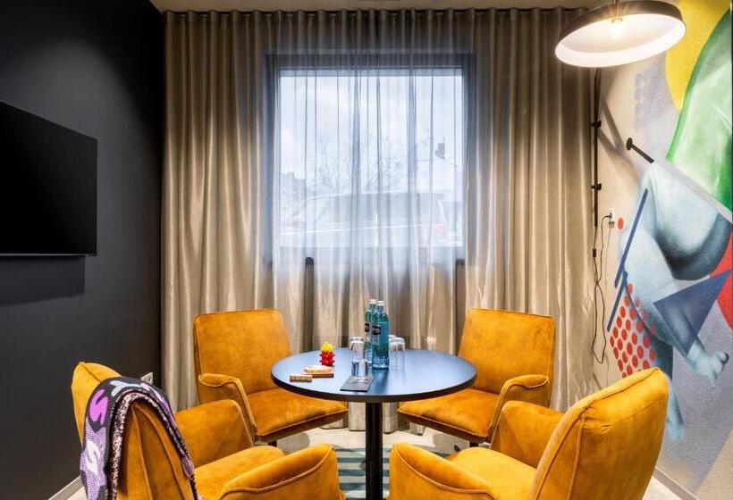 בית מלון כפרי Moxy Dortmund City