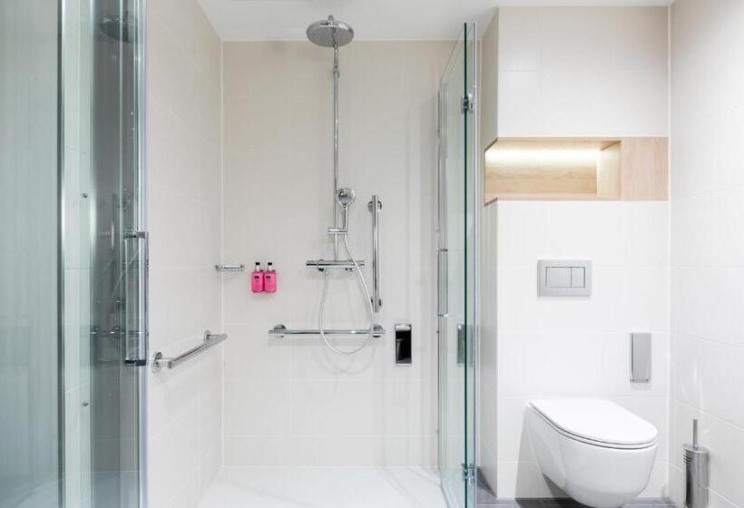 هتل Moxy Dortmund City