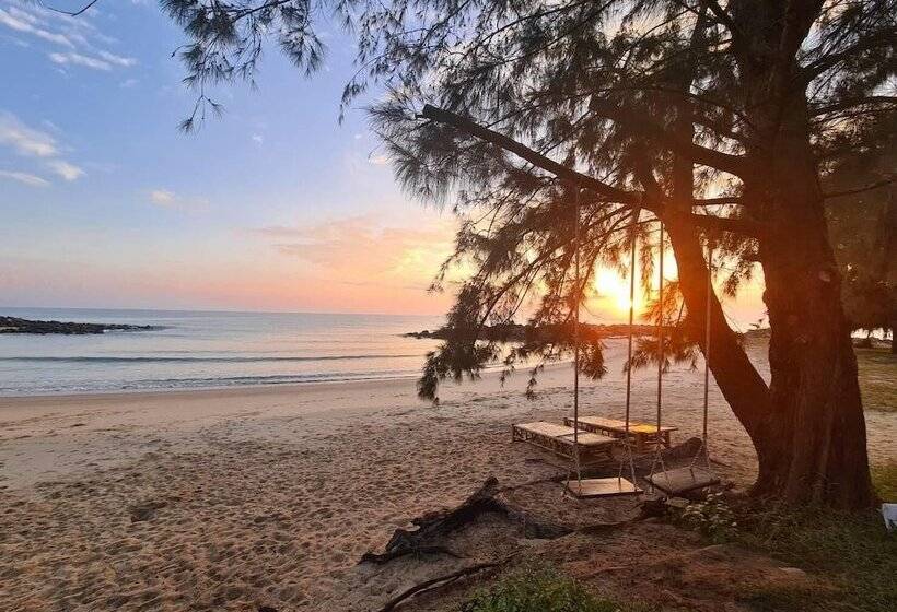 Отель Sichon Hideaway