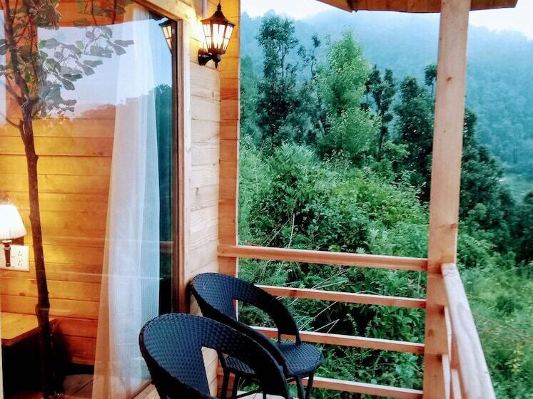 בית מלון כפרי Treehouse Resort