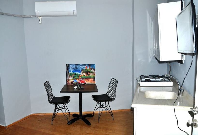 The Queen S Istanbul