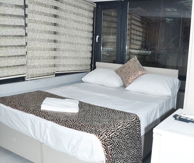 The Queen S Istanbul