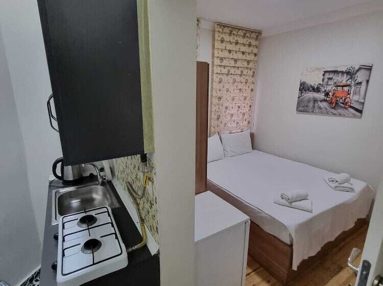 The Queen S Istanbul