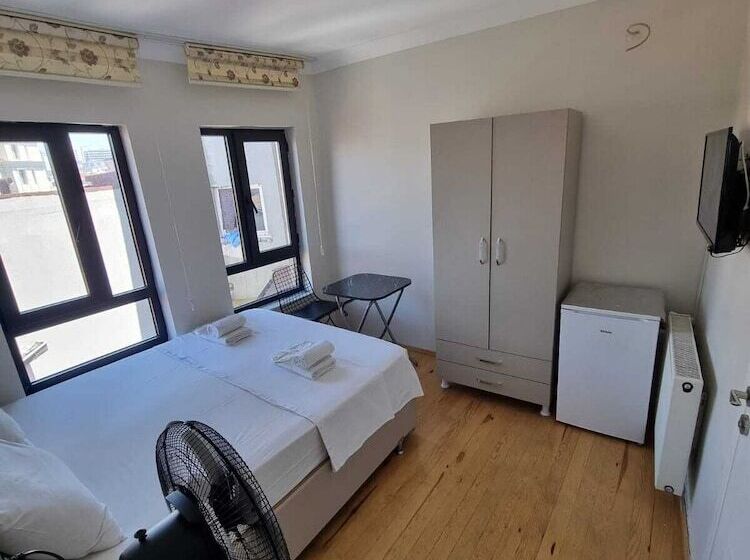 The Queen S Istanbul