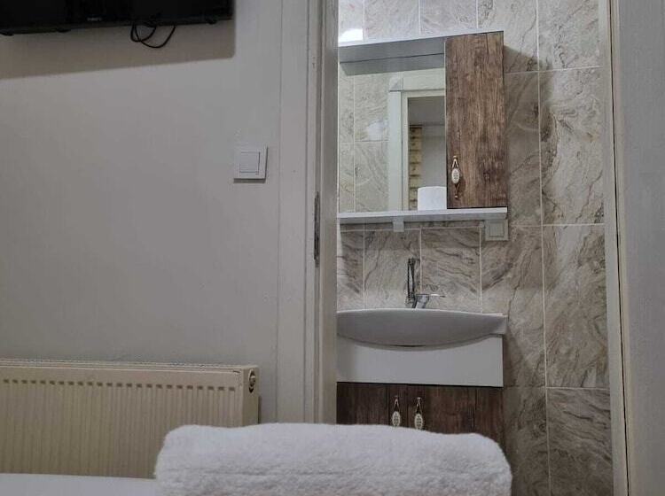 The Queen S Istanbul