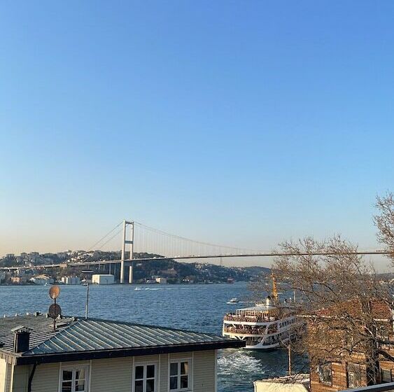 Kuzguncuk Bosphorus