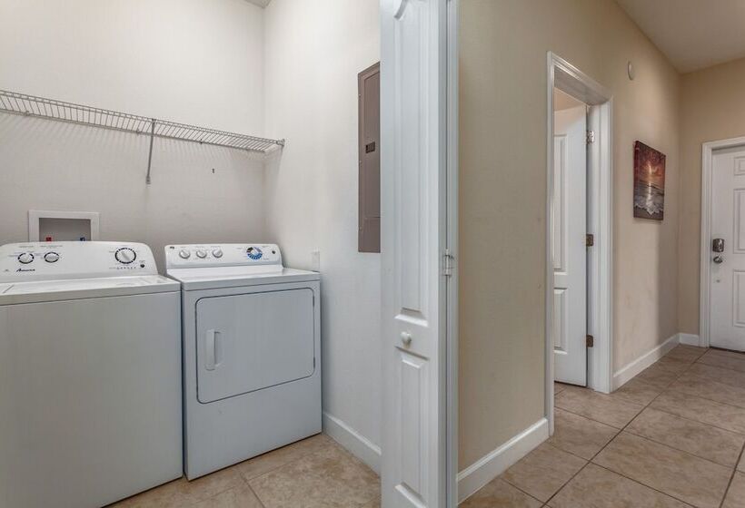 Paradise Palms Ru580