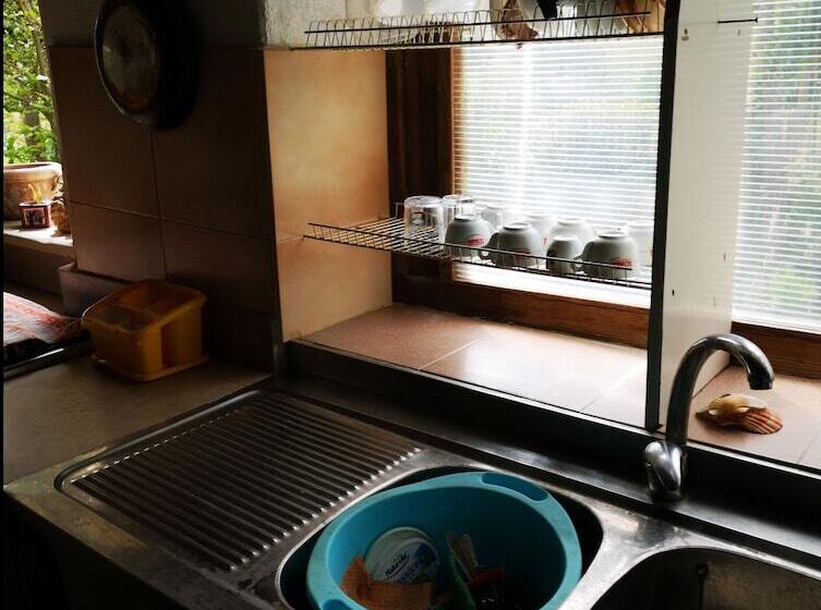پانسیون 2nd Private Room In The Attic With Shared Bathroom Use