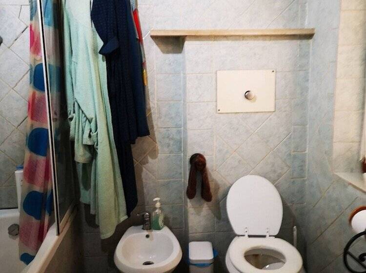 פנסיון 2nd Private Room In The Attic With Shared Bathroom Use