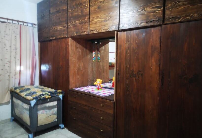 פנסיון 2nd Private Room In The Attic With Shared Bathroom Use