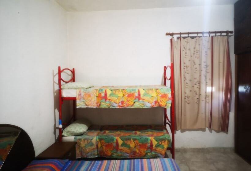 פנסיון 2nd Private Room In The Attic With Shared Bathroom Use