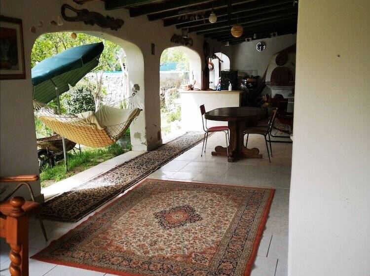 پانسیون 2nd Private Room In The Attic With Shared Bathroom Use
