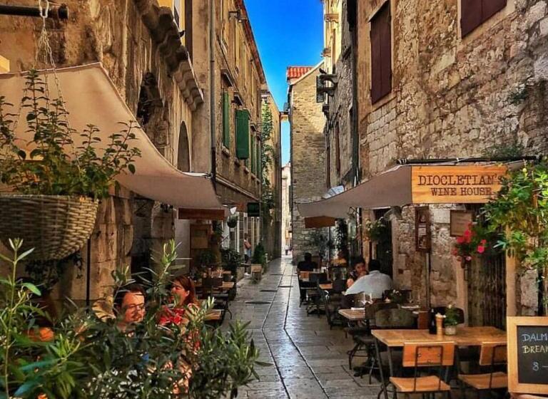 پانسیون Royal Luxury Room