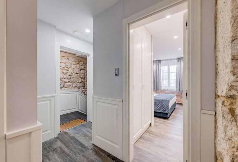 پانسیون Royal Luxury Room