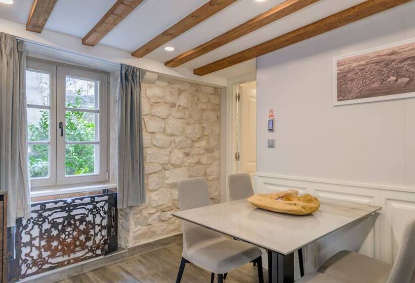 پانسیون Royal Luxury Room