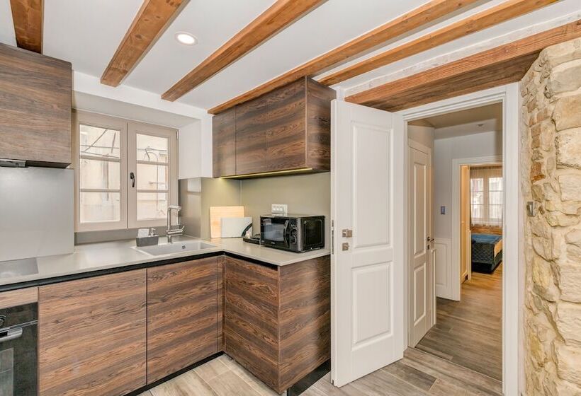 پانسیون Royal Luxury Room