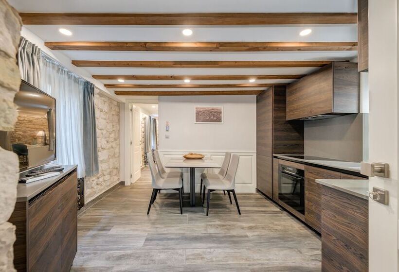 پانسیون Royal Luxury Room