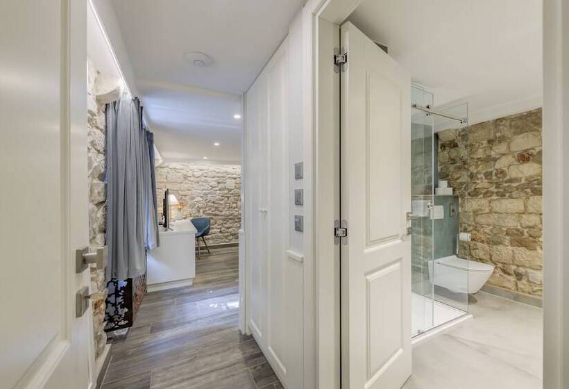 پانسیون Royal Luxury Room