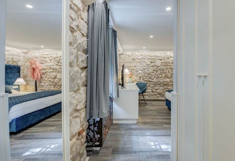 پانسیون Royal Luxury Room