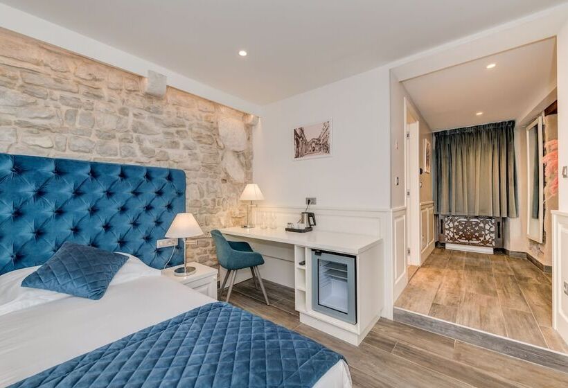 پانسیون Royal Luxury Room