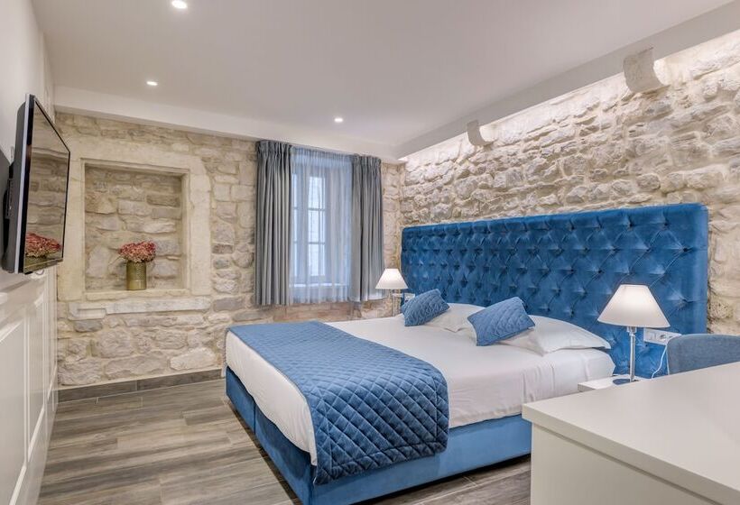 پانسیون Royal Luxury Room