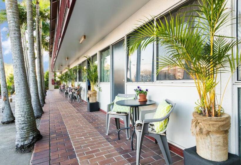 Airport Riverview Motel