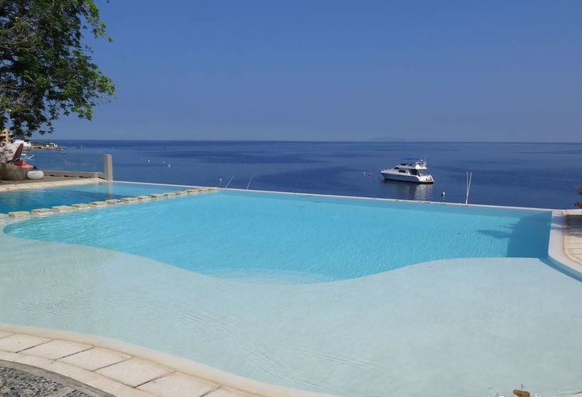 Aiyanar Beach And Dive Resort