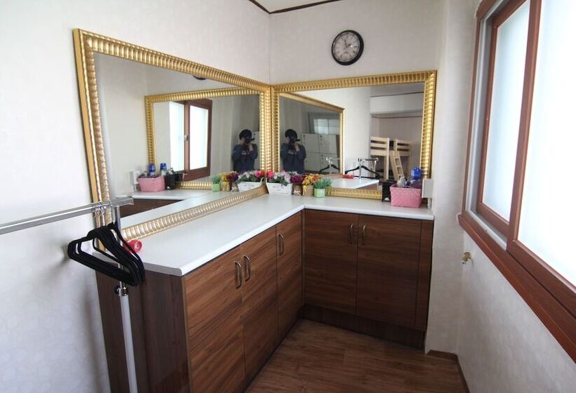 Общежитие Empathy Guesthouse