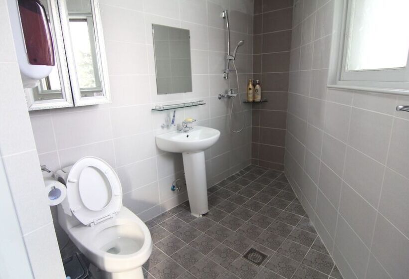 Общежитие Empathy Guesthouse