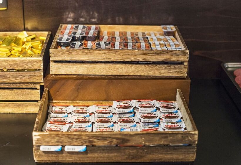 هاستل Safestay London Kensington Holland Park