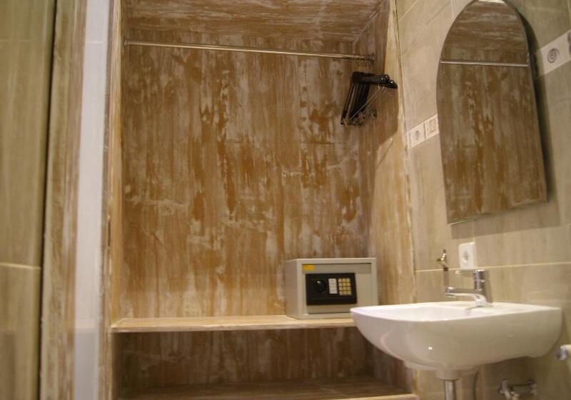 ベッドアンドブレックファースト Sugiras Living