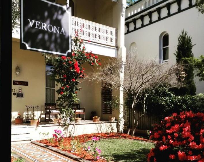 تختخواب و صبحانه Verona Guest House