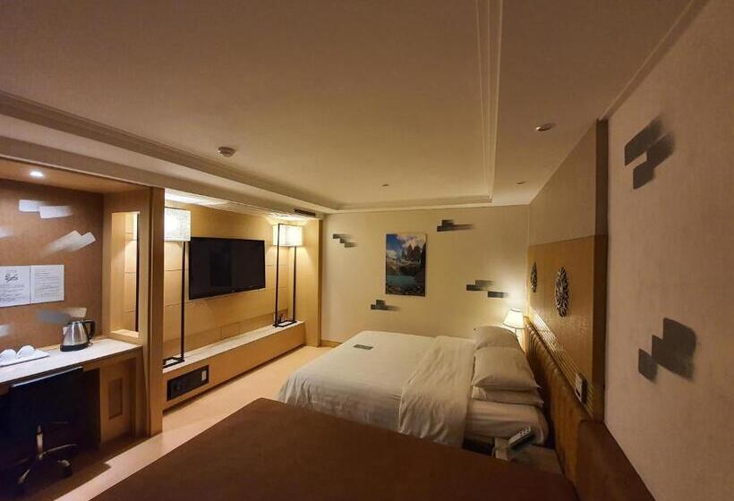 Friendly Dh Naissance Hotel By Mindrum Group