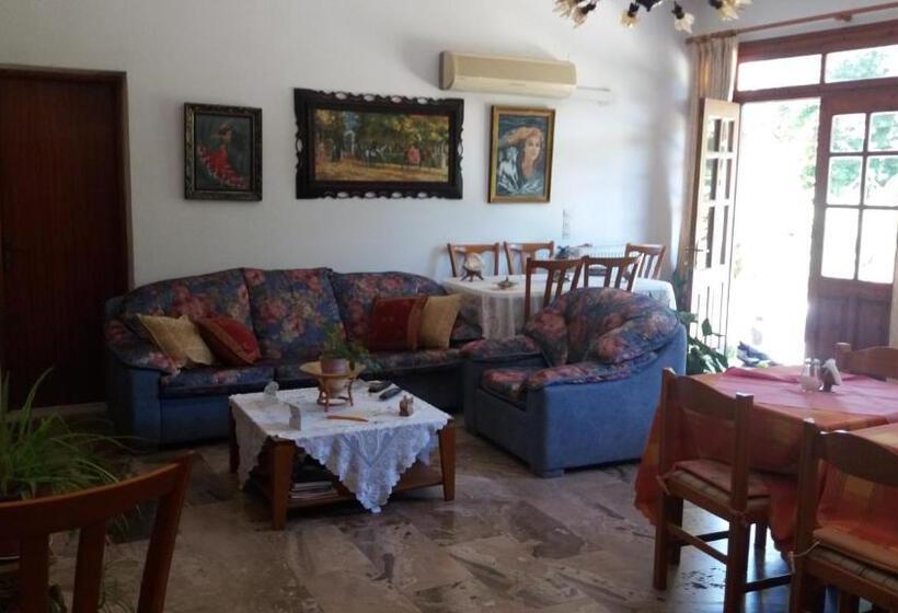 فندق Alekos Rooms And Apartments