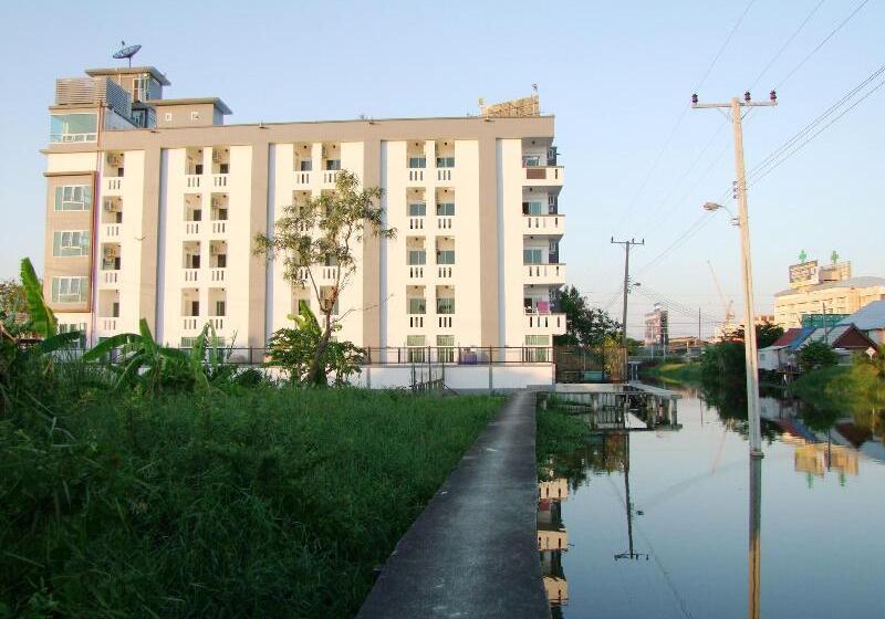 At Ease Hotel Suvarnabhumi