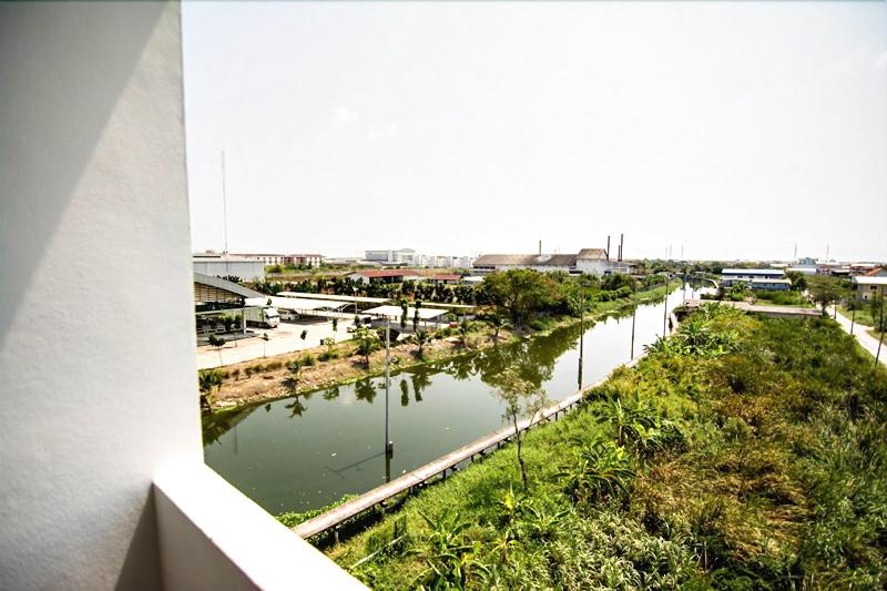 At Ease Hotel Suvarnabhumi