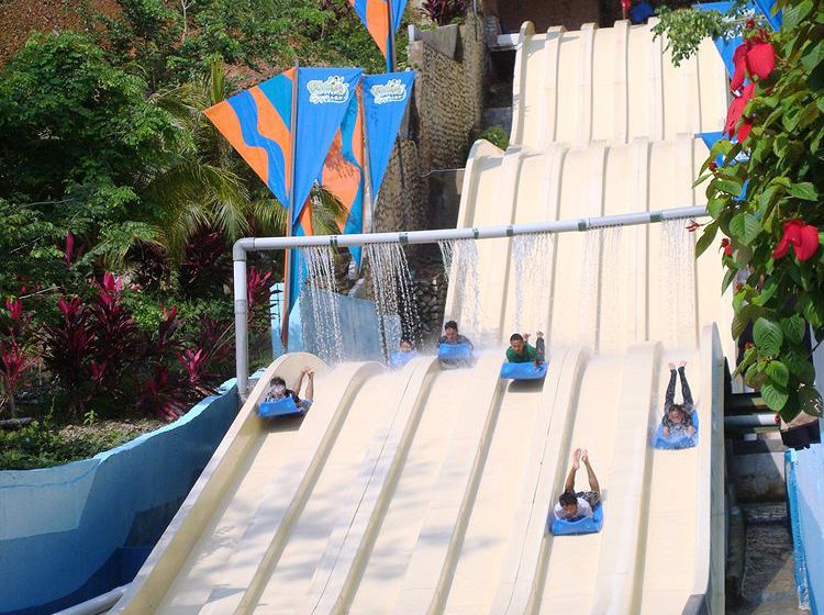 فندق Caribbean Bay Resort  Bukit Gambang Resort City