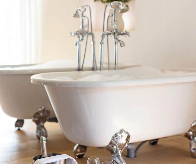 فندق Château Les Oliviers De Salettes