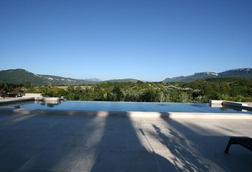 فندق Château Les Oliviers De Salettes