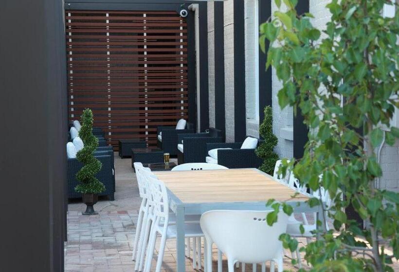 בית מלון כפרי Crossroads