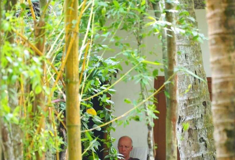 هتل Eden Garden Ayurvedic Health Retreat