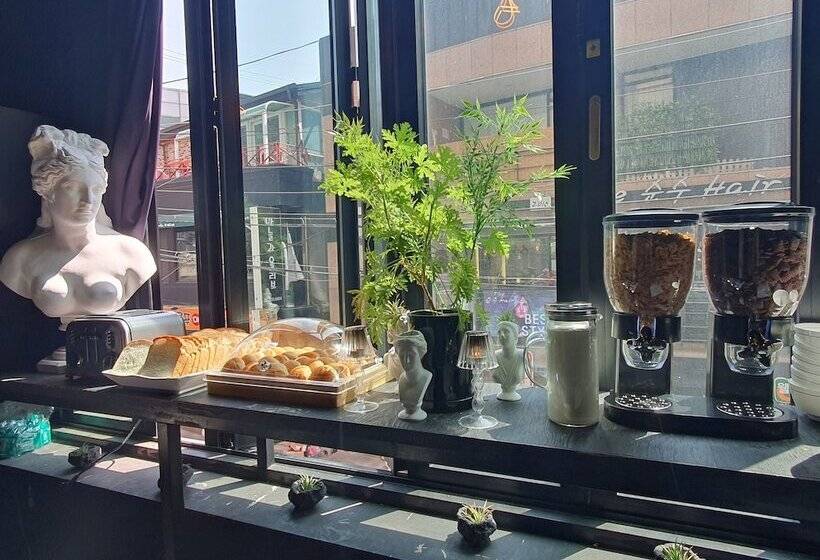 Friendly Dh Naissance Hotel By Mindrum Group