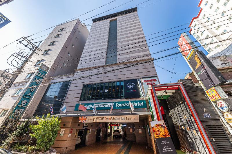 Friendly Dh Naissance Hotel By Mindrum Group