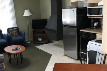 هتل Holiday Villa Resorts   Beaupre Mont Sainte Anne