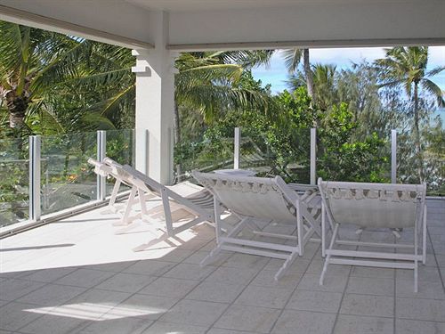 酒店 Island Views Beachfront Apartments