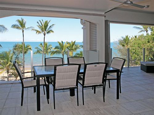 酒店 Island Views Beachfront Apartments