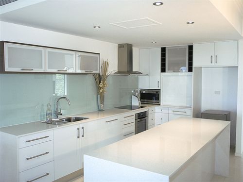 酒店 Island Views Beachfront Apartments