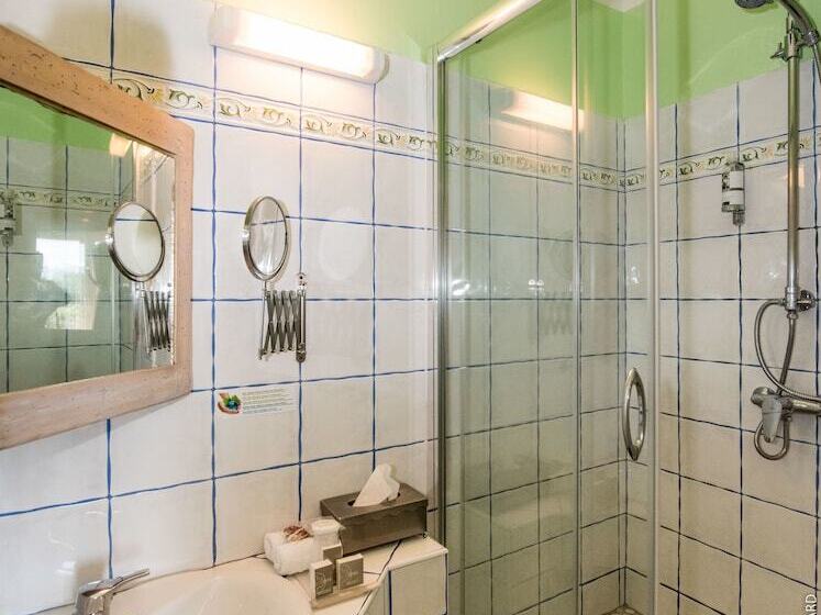 Отель Logis Hôtel La Magnanerie Côté Bistro